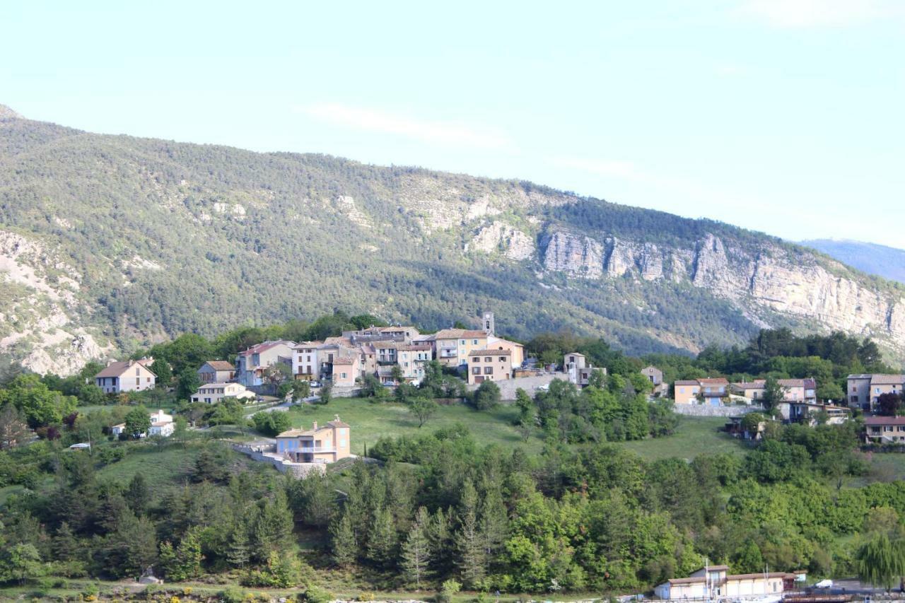 Location Vacances 5 Place Des Moulieres سانت جولين دو فيردون المظهر الخارجي الصورة