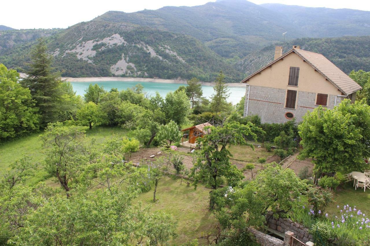 Location Vacances 5 Place Des Moulieres سانت جولين دو فيردون المظهر الخارجي الصورة