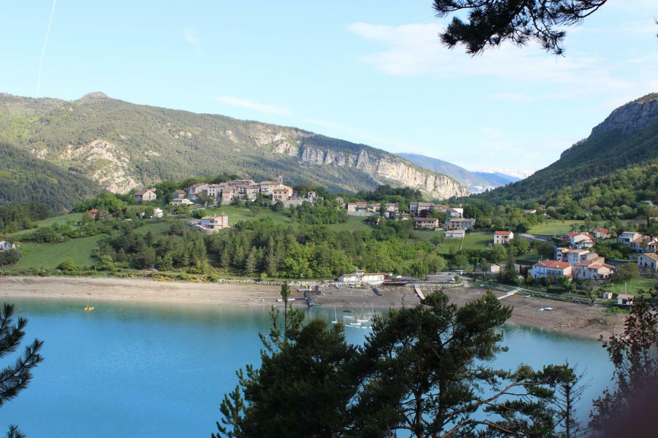 Location Vacances 5 Place Des Moulieres سانت جولين دو فيردون المظهر الخارجي الصورة