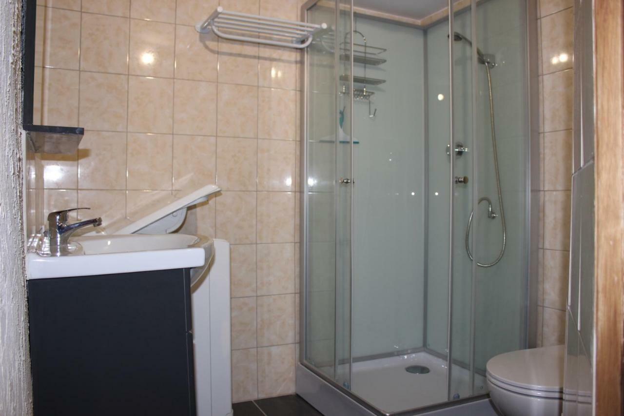 Location Vacances 5 Place Des Moulieres سانت جولين دو فيردون المظهر الخارجي الصورة