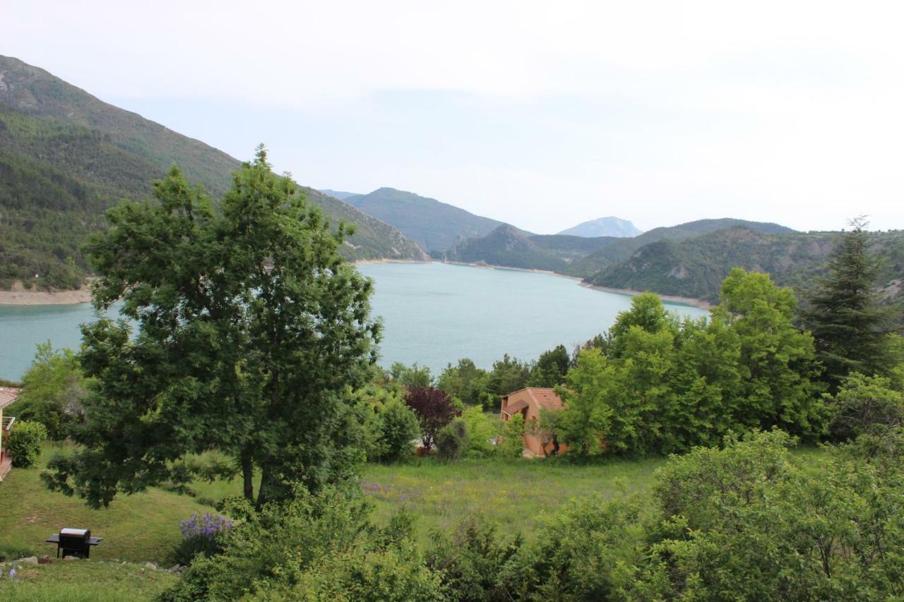 Location Vacances 5 Place Des Moulieres سانت جولين دو فيردون المظهر الخارجي الصورة